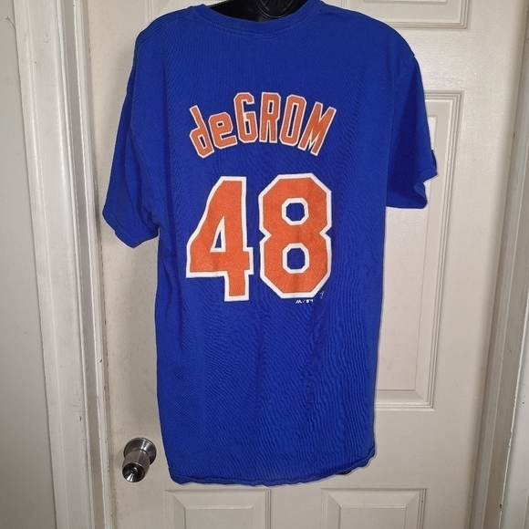 Majestic graphic T-shirt size large - Picture 2 of 4